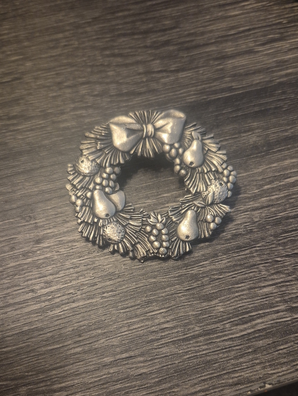 Woodbury Vintage Pewter Christmas Wreath Pin